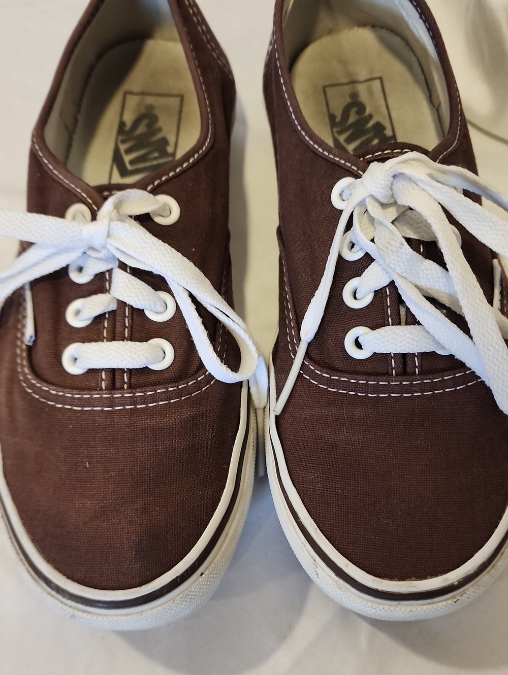 Classic Vans Authentic low-top sneakers in a dark brown Cocoa canvas